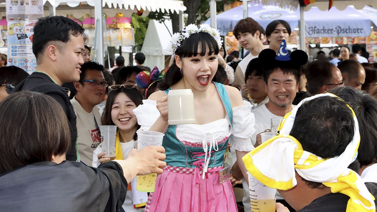 oktoberfest-Japan Asuna crew